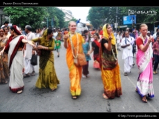 Iskcon Kolkata Ratha Yatra 2014